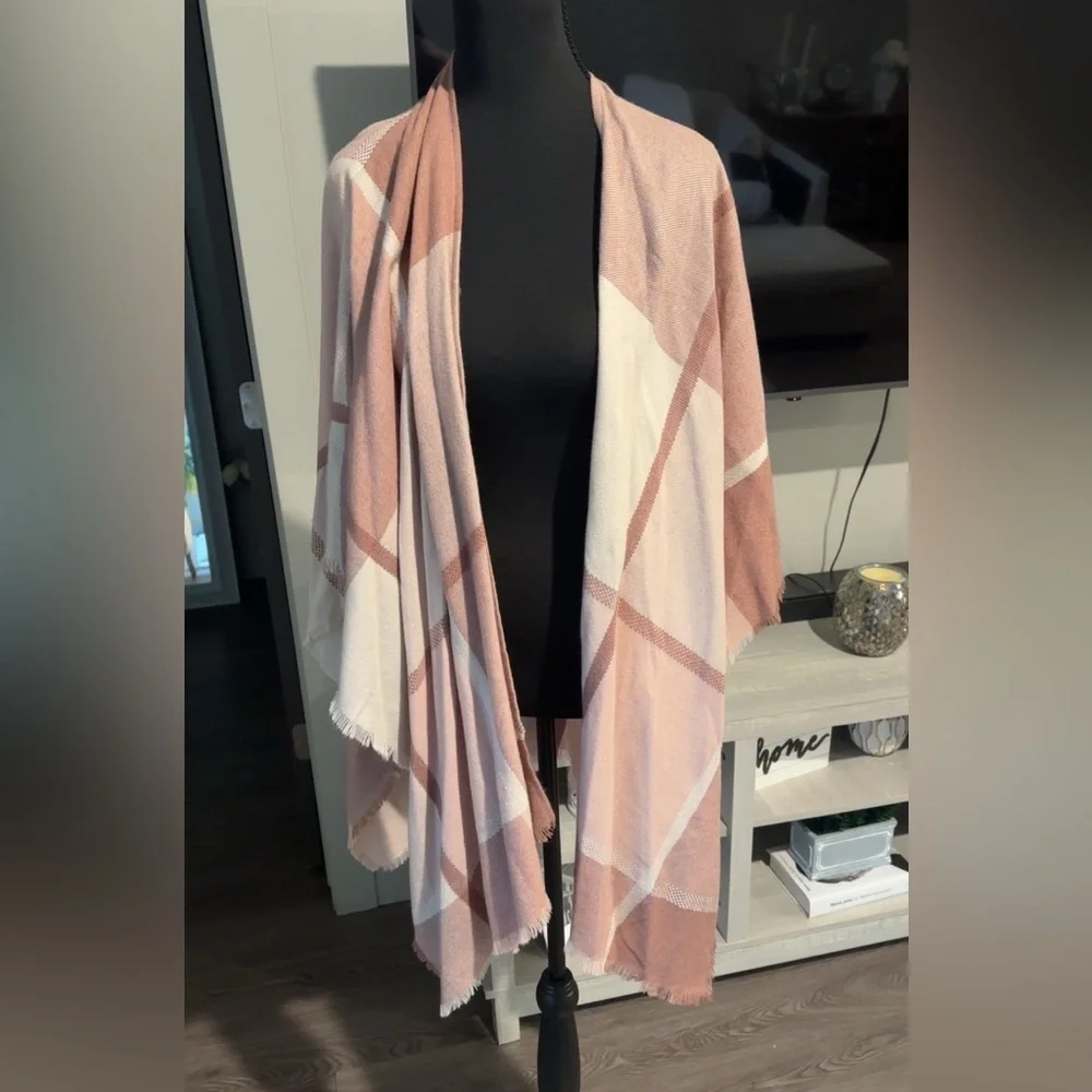 NWOT Lauren Conrad Plaid Shawl